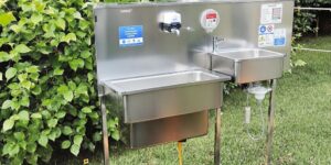 Portable handwash unit for outdoor catering in a garden.