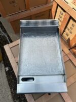 Infernus 35cm gas griddle cooking plate and fat drawer from above