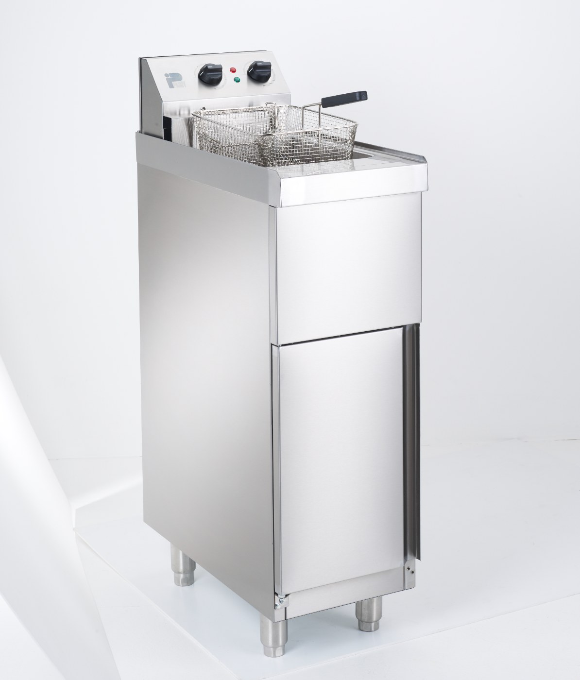 Parry NPSPF single tank electric pedestal fryer, front view Parry NPSPF single tank electric pedestal fryer, front view